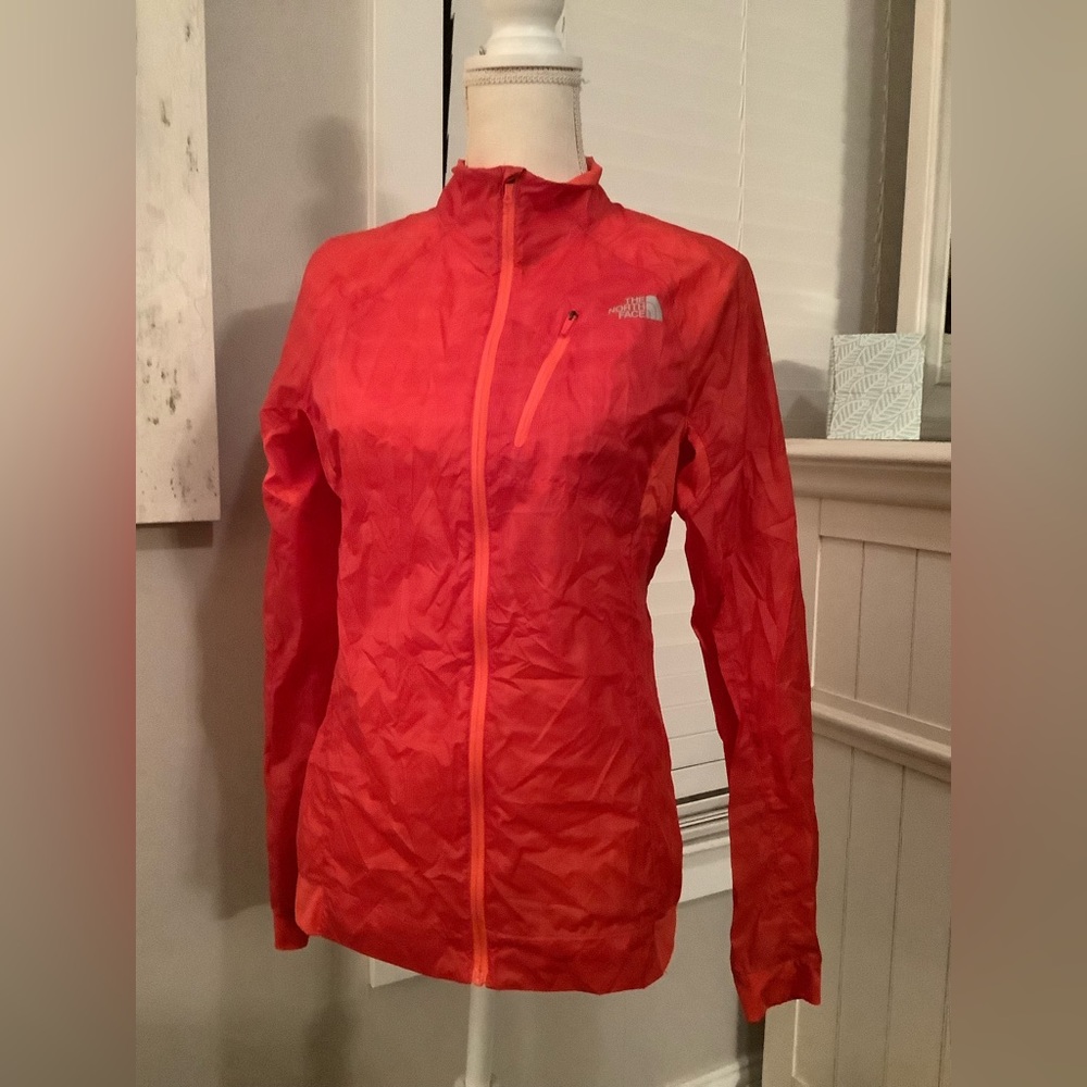 The North Face Womens Flight Series Running Windbreaker Jacket Light Juicy Red S